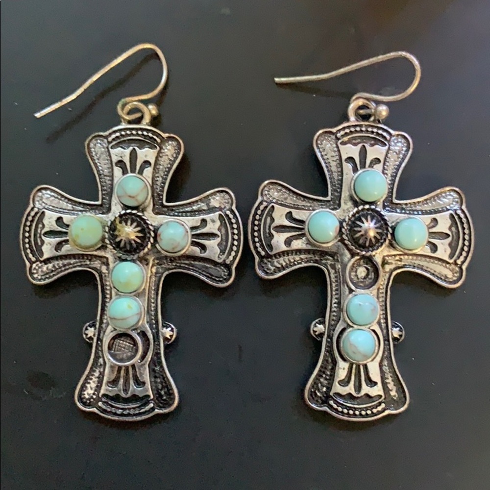 cute earrings!!